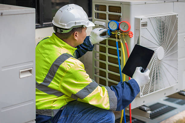 Professional Hvac technician working in Lincoln, IL